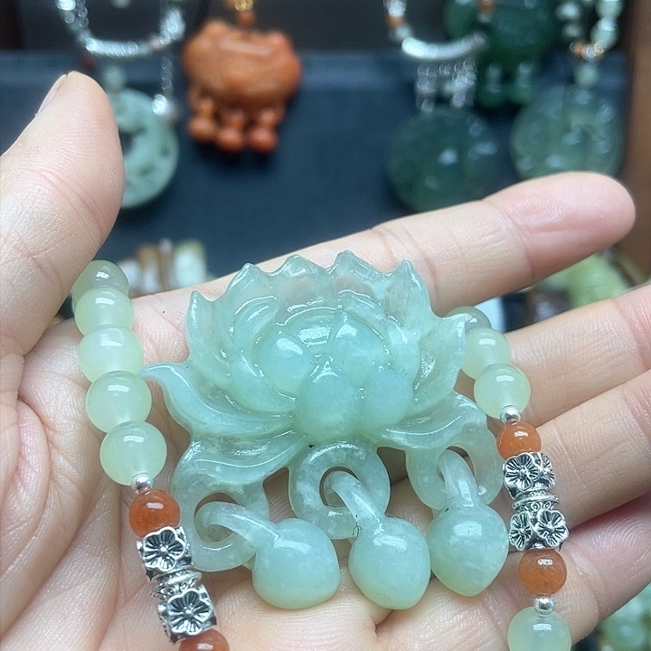 未镶嵌蛇纹石玉颈饰