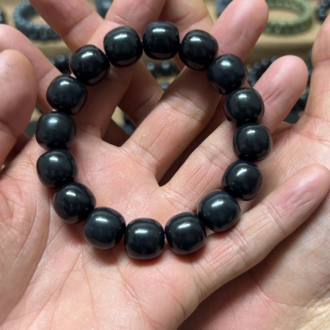 颈饰未镶嵌和田玉墨玉98墨14老型精工手串