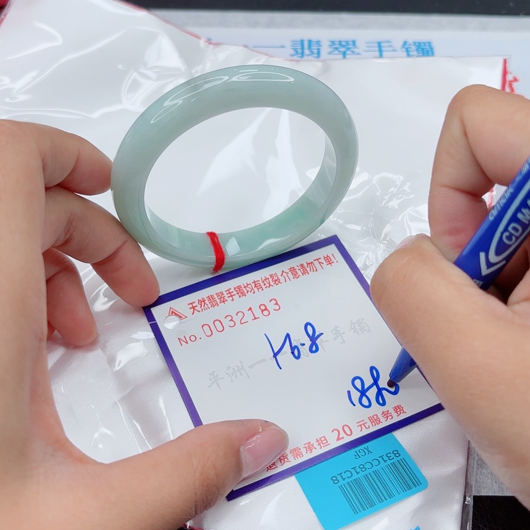 翡翠手镯未镶嵌嗯