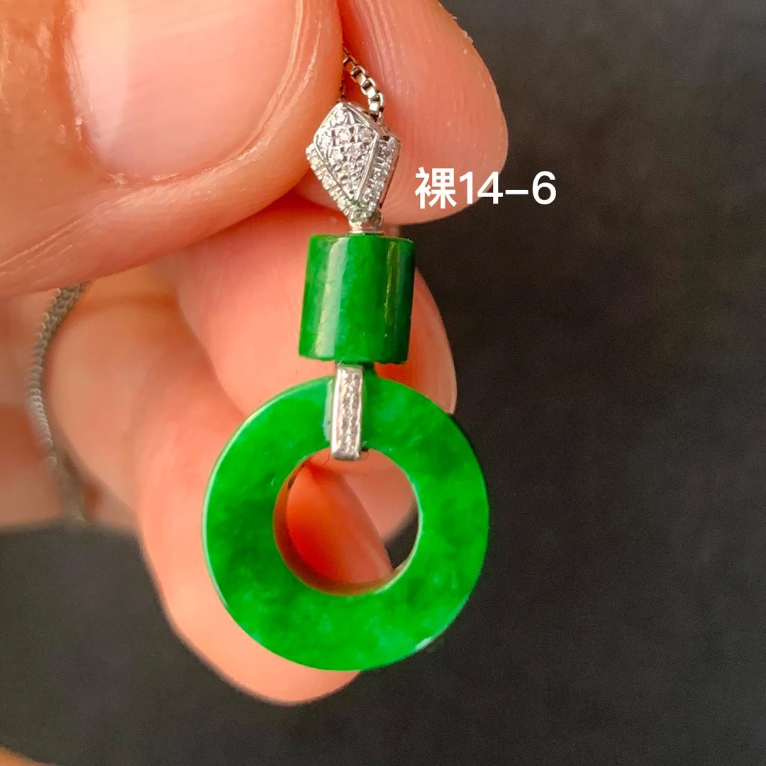 冰阳绿圆扣天然翡翠吊坠 镶嵌精致