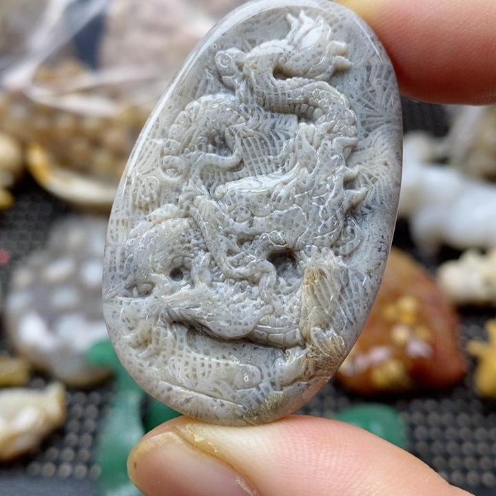 硅化珊瑚（珊瑚玉）颈饰未镶嵌