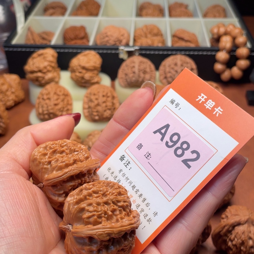 凉***。吊坠文玩核桃白狮子