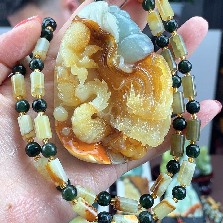 蛇纹石玉未镶嵌颈饰