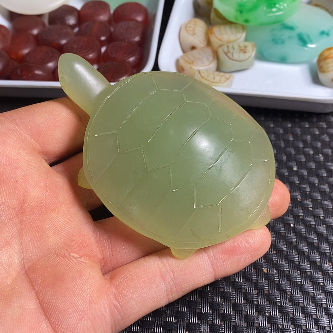 澹***生岫岩老玉（透闪石质玉）未镶嵌珠宝奇石