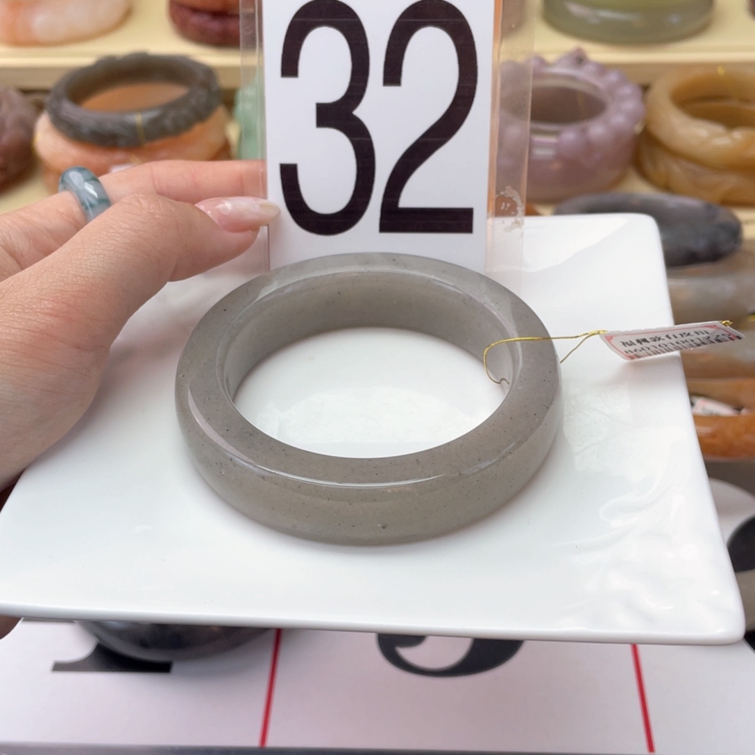 石英岩玉未镶嵌手镯