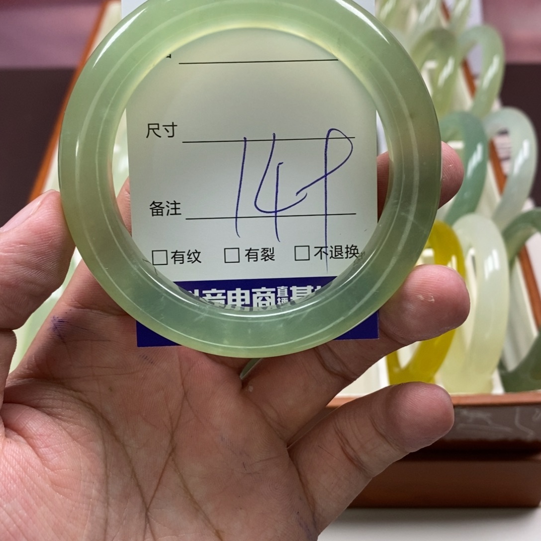 热****蛇纹石玉未镶嵌手镯