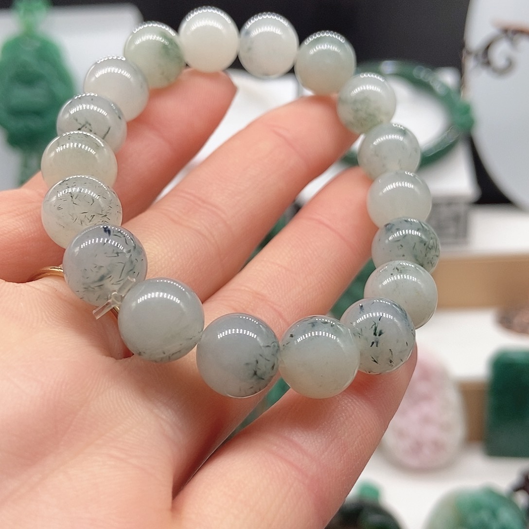 独山玉颈饰未镶嵌