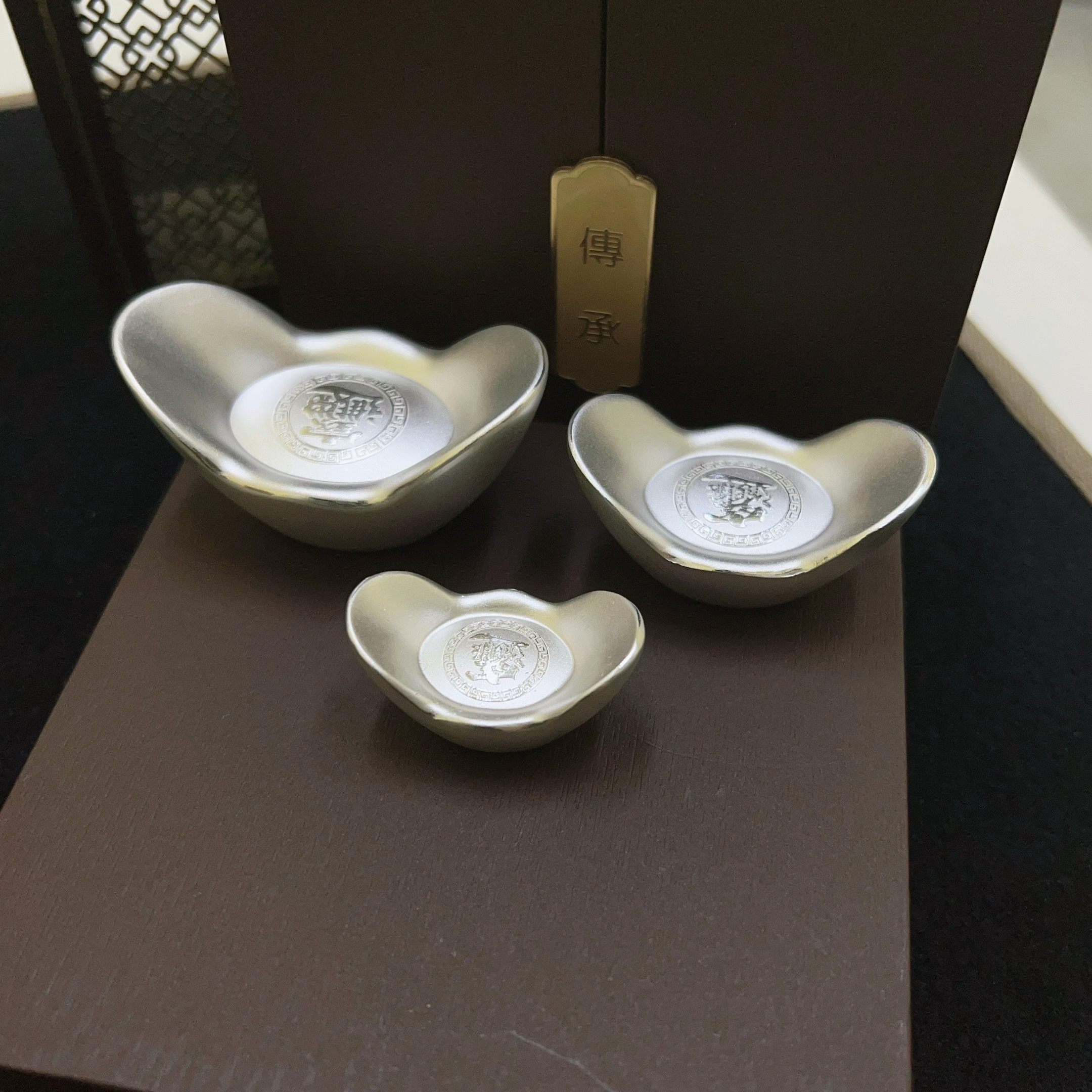 银元宝投资理财送礼聚福深圳水贝现货发送人纯银白银板料