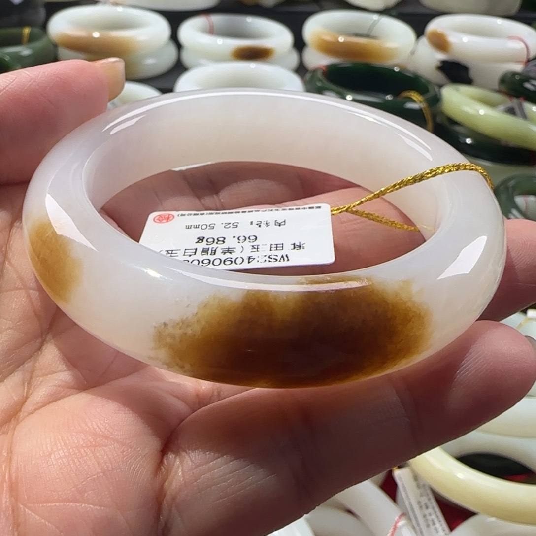 和田玉手镯未镶嵌