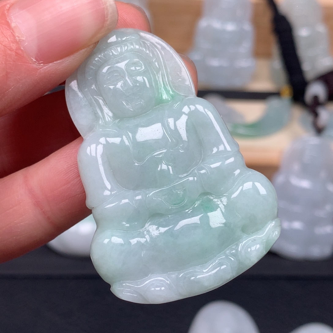 翡翠未镶嵌颈饰观音