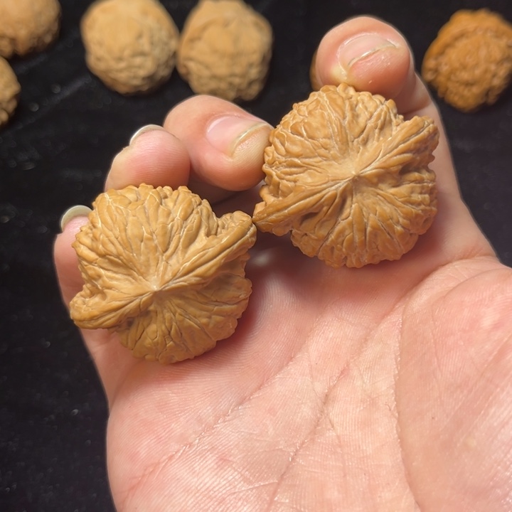 文玩核桃磨盘狮子头40
