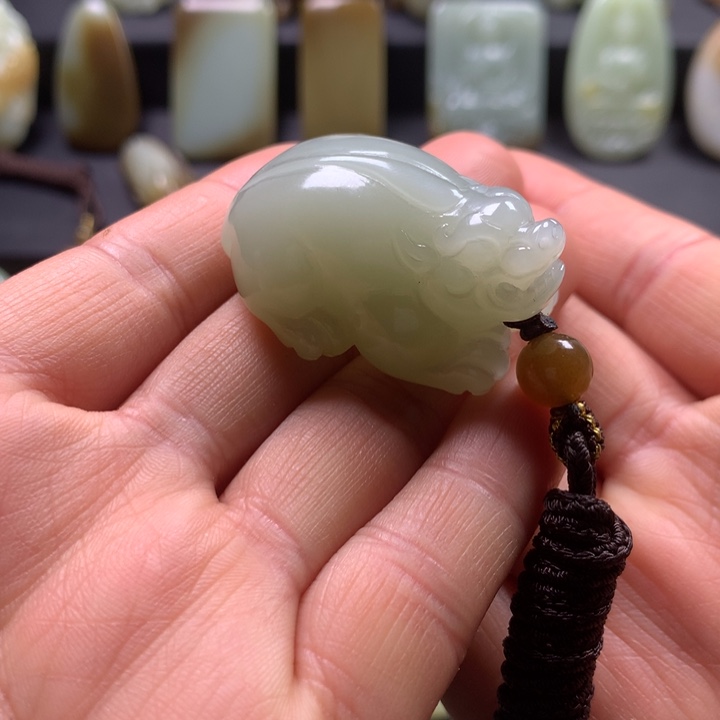 和田玉（糖玉）颈饰未镶嵌