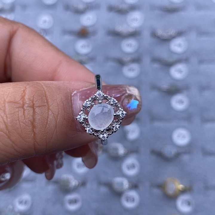 未镶嵌戒指翡翠万***?缅甸