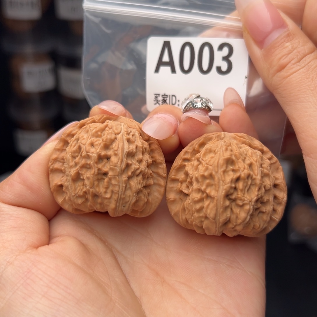 文玩核桃吊坠白狮子40全品