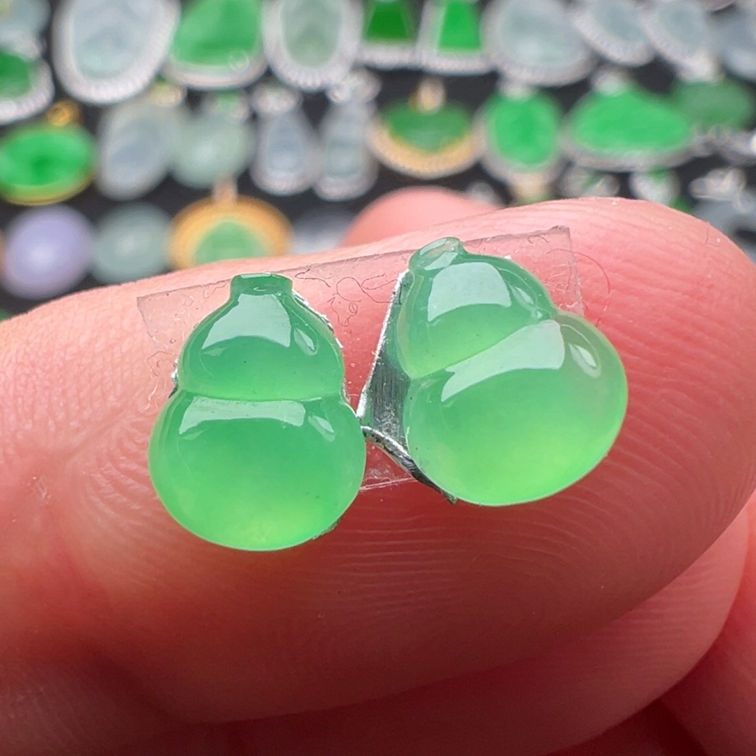 翡翠颈饰未镶嵌葫芦7.9