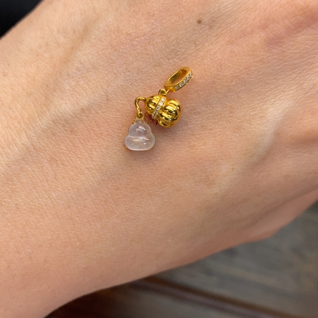 雪***^翡翠18K金镶嵌颈饰翡翠