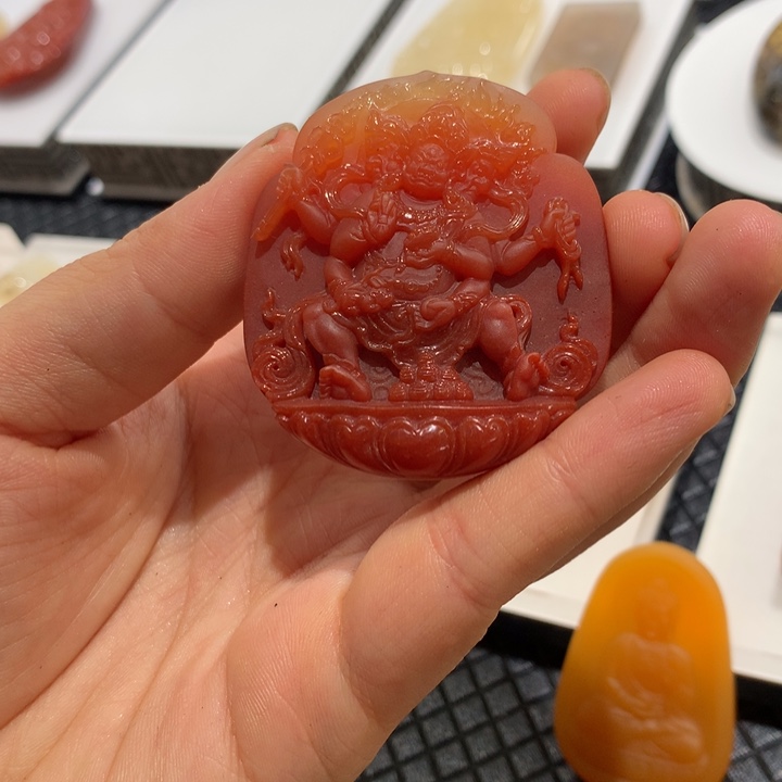 未镶嵌石英质玉（黄龙玉）颈饰