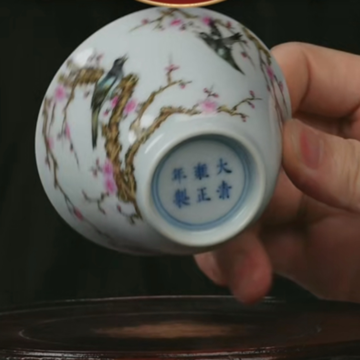 粉彩花鸟诗题纹马蹄杯