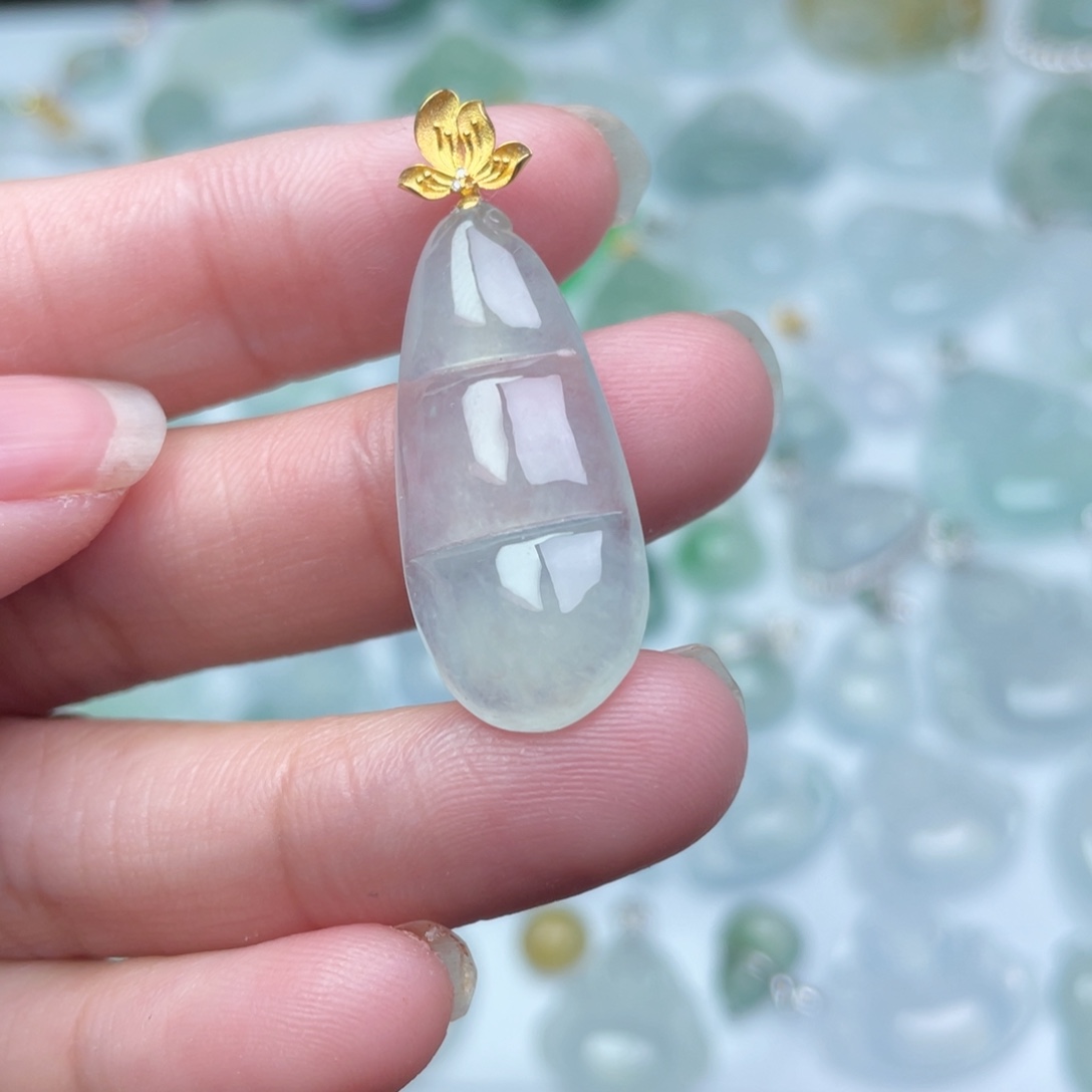 翡翠18K金镶嵌颈饰