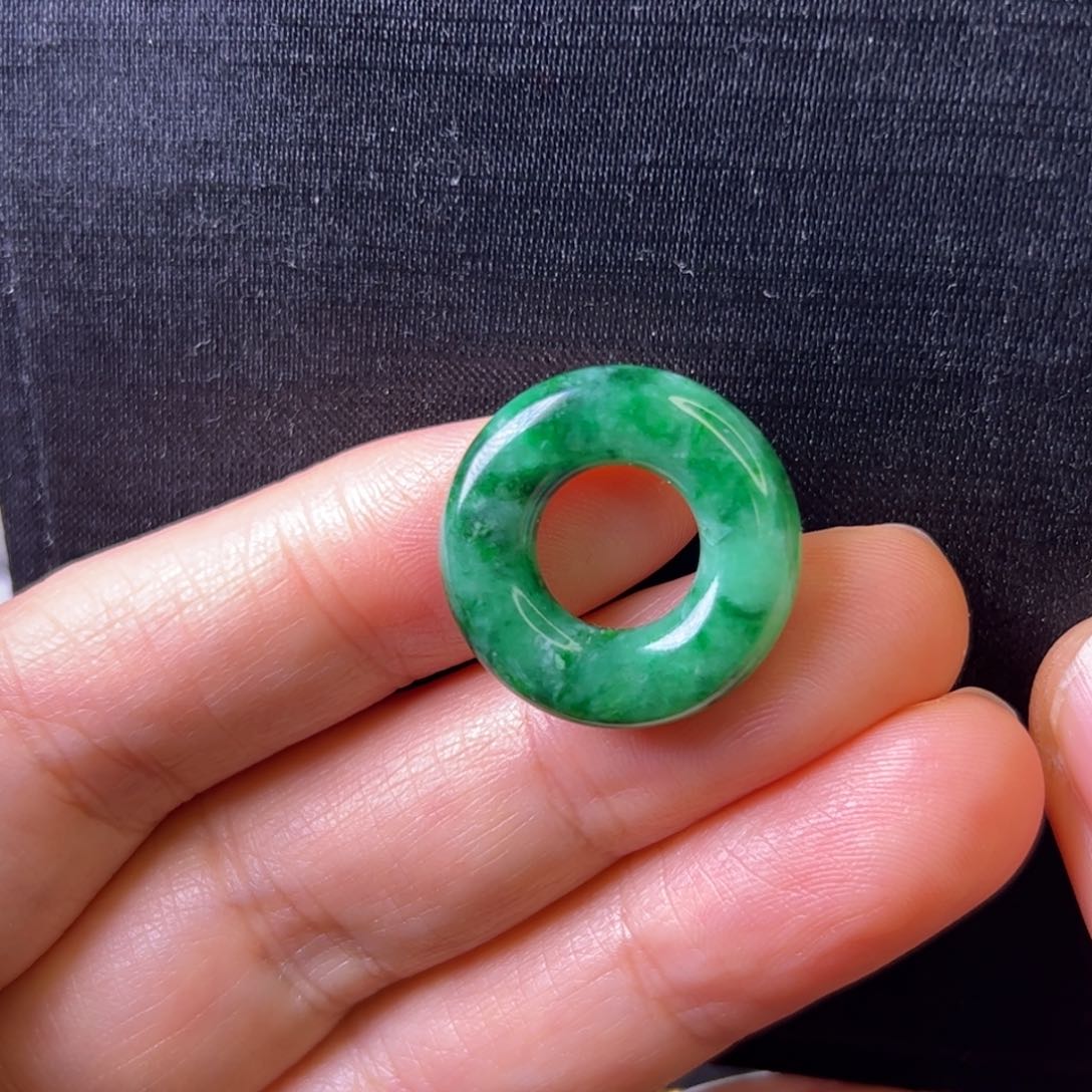 翡翠颈饰未镶嵌圈圈