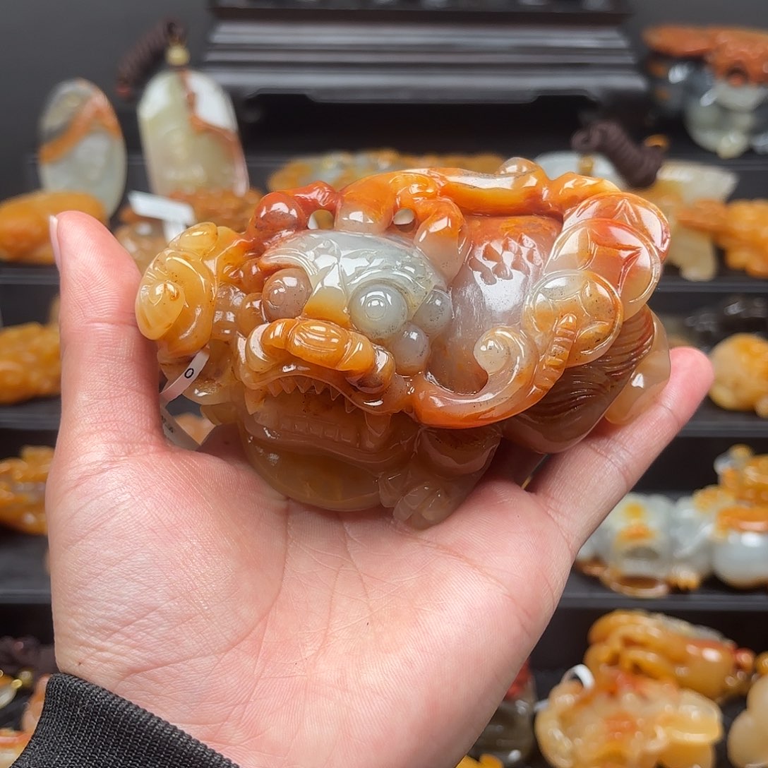 石英质玉（黄龙玉）未镶嵌颈饰