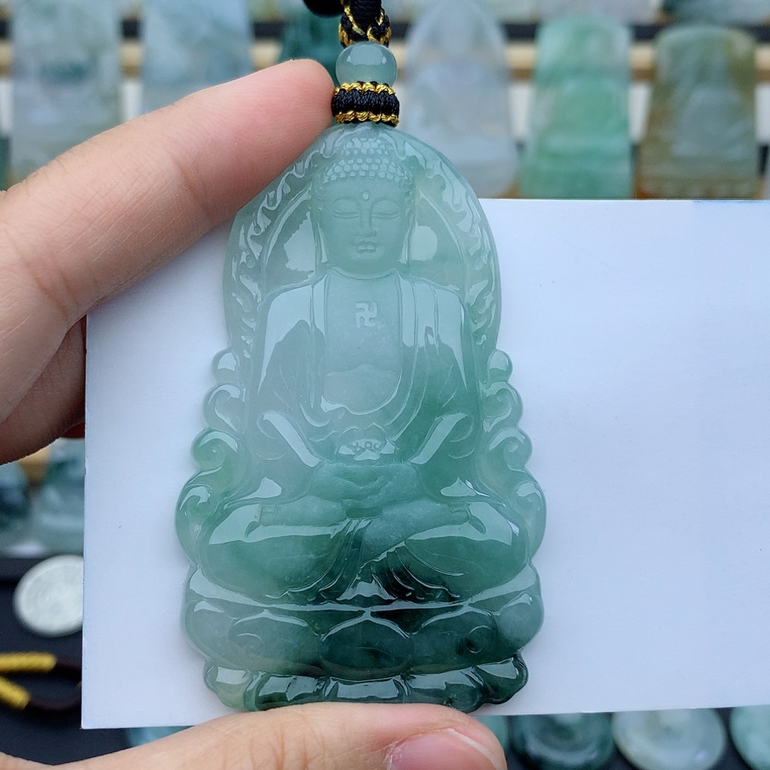 时***哥翡翠未镶嵌颈饰大日如来