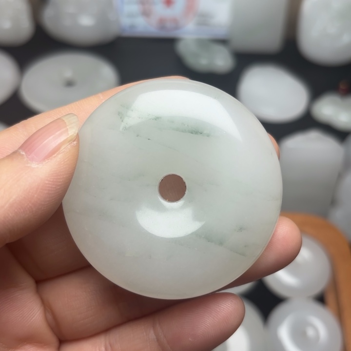 石英质玉未镶嵌颈饰丽