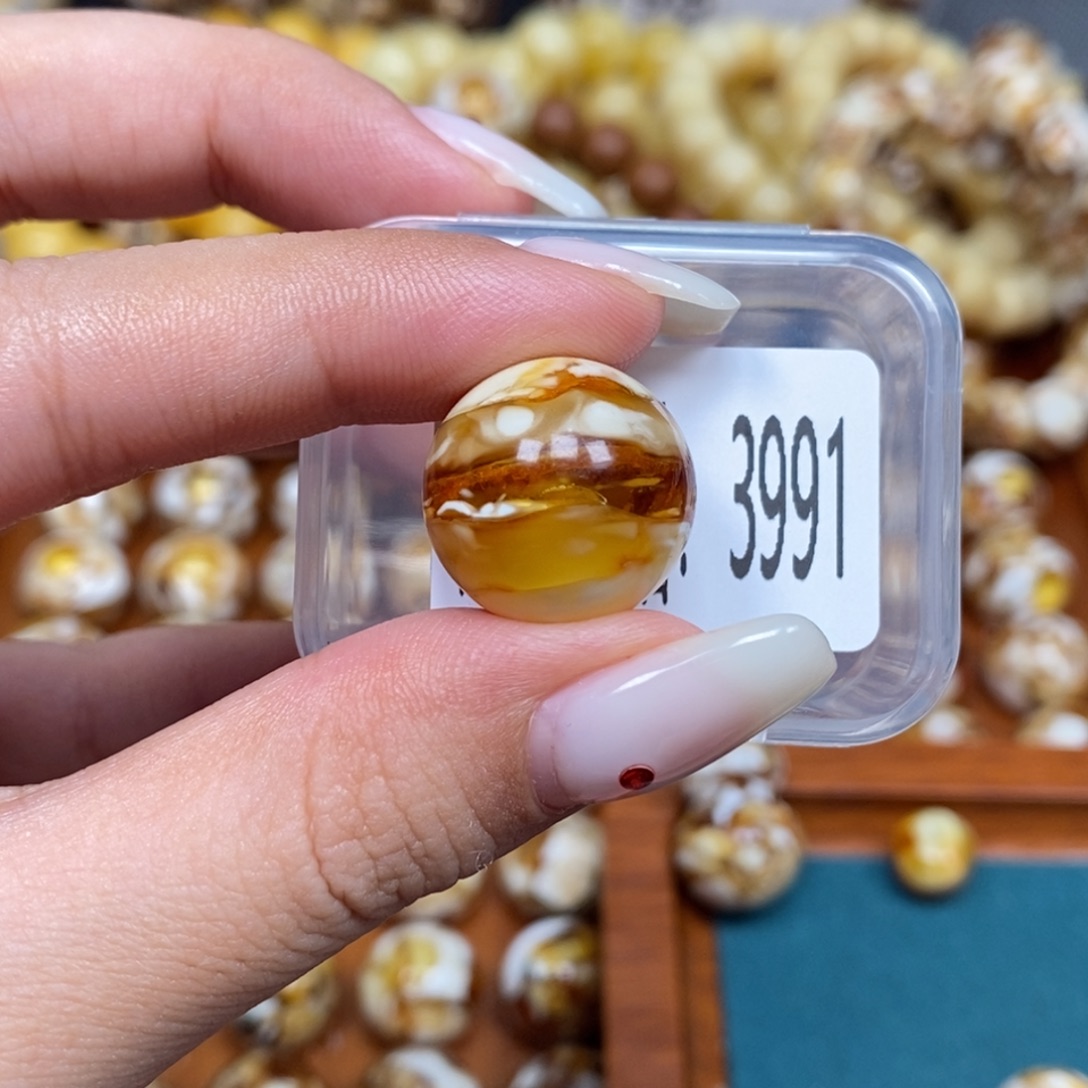 蜜蜡未镶嵌珠宝奇石3991
