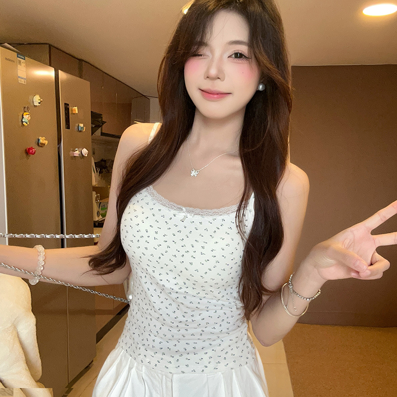 新款甜美纯欲风蕾丝边吊带背心女带胸垫修身显瘦辣妹外穿内搭上衣