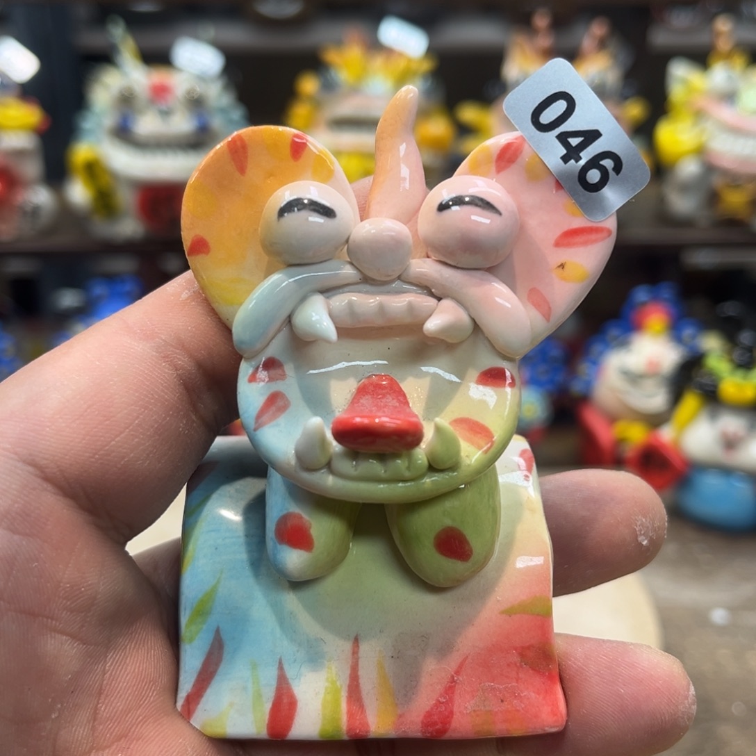 陶瓷纯手工抽象陶瓷摆件046