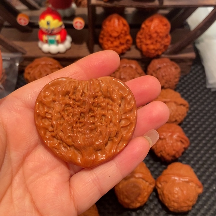 M***g文玩核桃把件52.4尺寸桃心2457