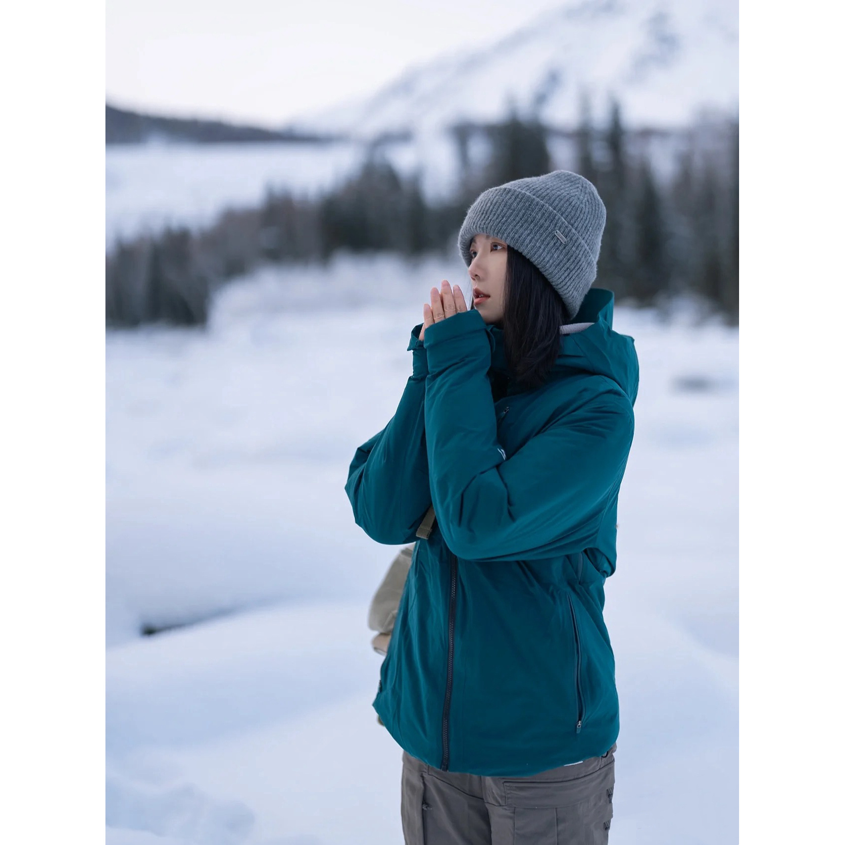 户外冲锋衣连帽秋冬新款加绒加厚保暖外套夹克