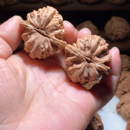 文玩核桃吊坠天**公38全品三角白