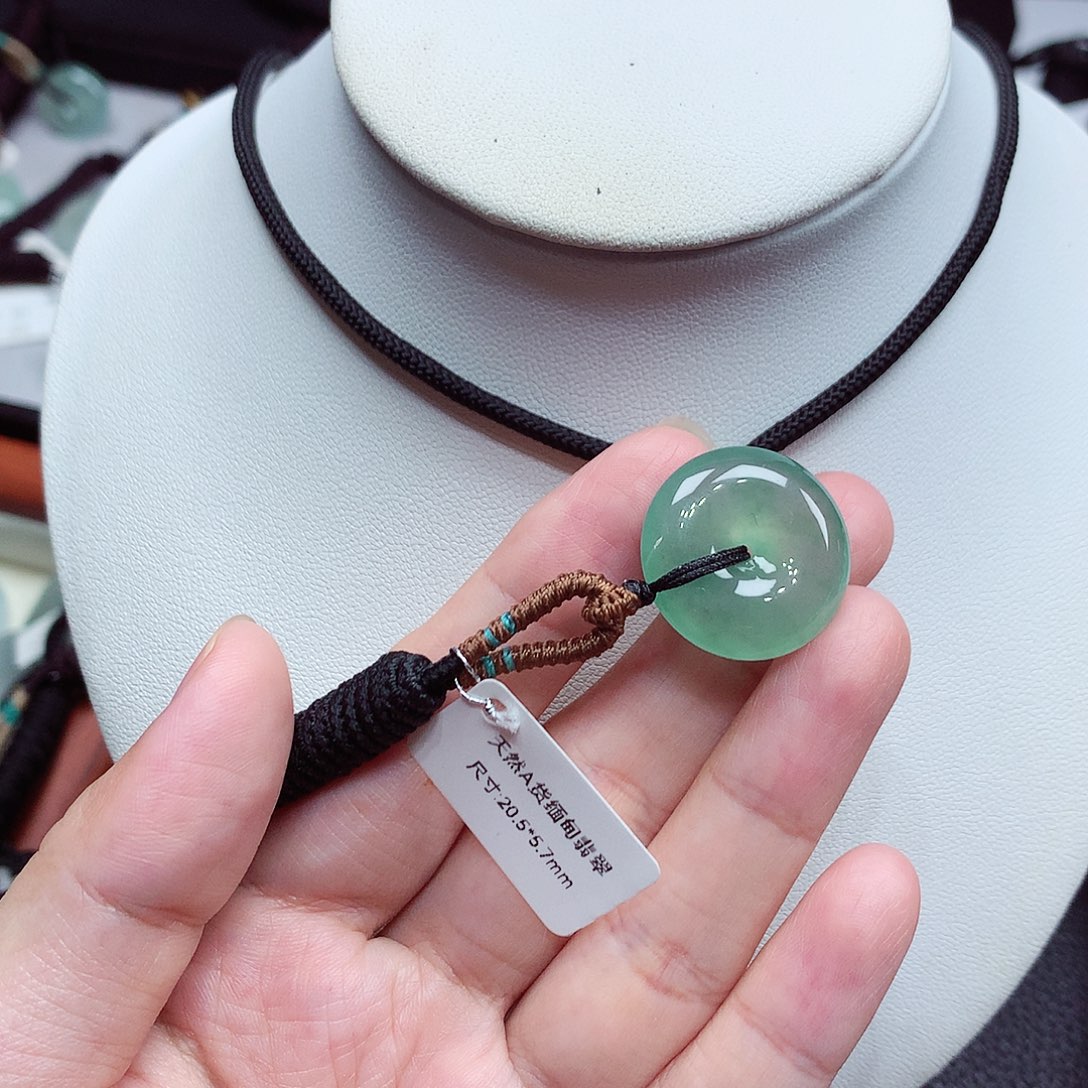 翡翠未镶嵌颈饰编号6，20.5/5.7