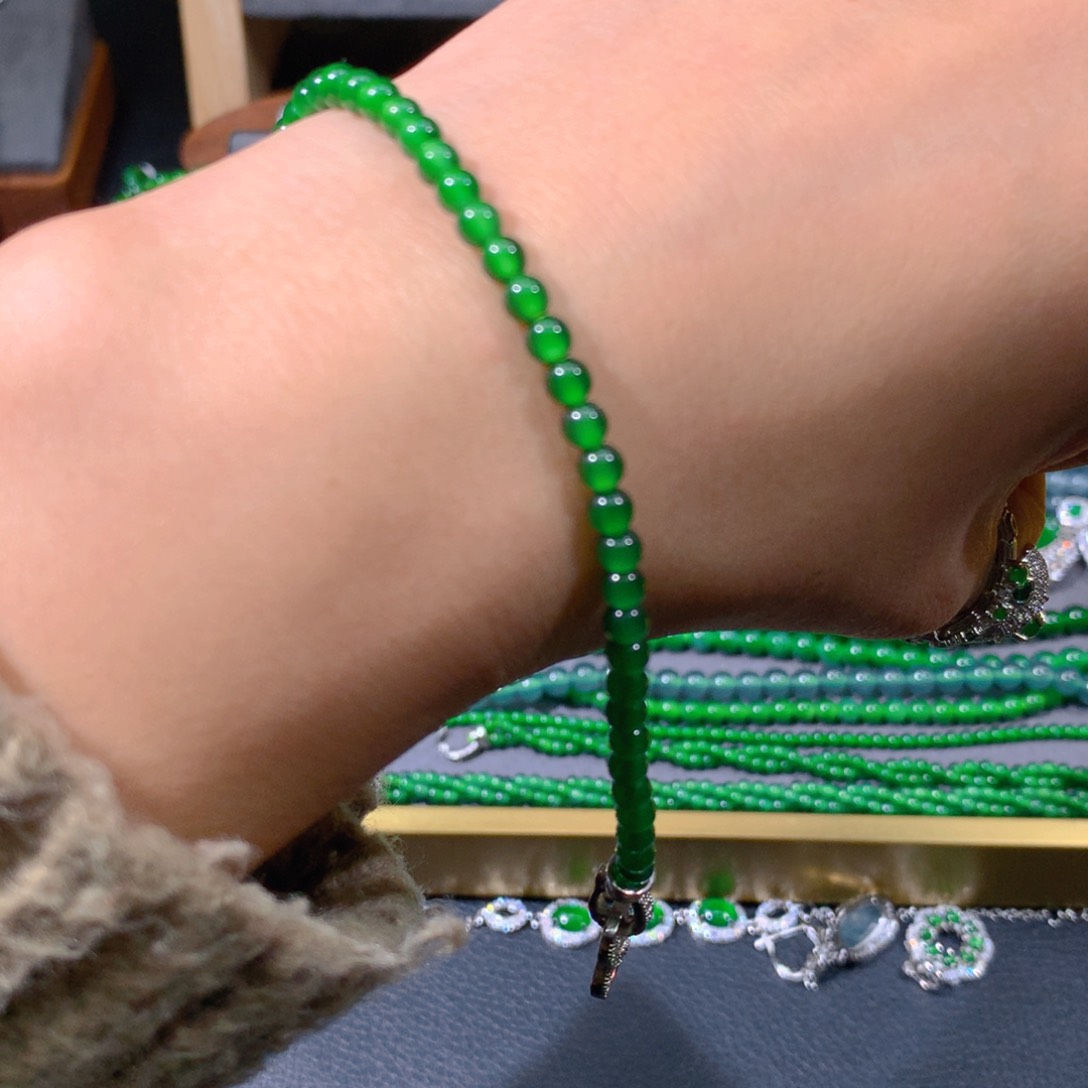 翡翠手链未镶嵌天然翡翠