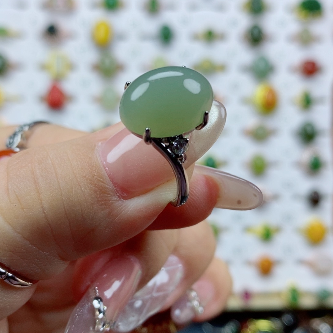 未镶嵌戒指和田玉