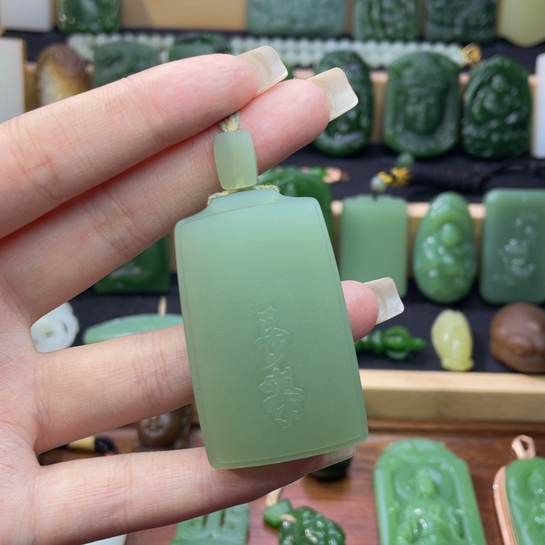 和田玉未镶嵌颈饰冰粉青·长乐