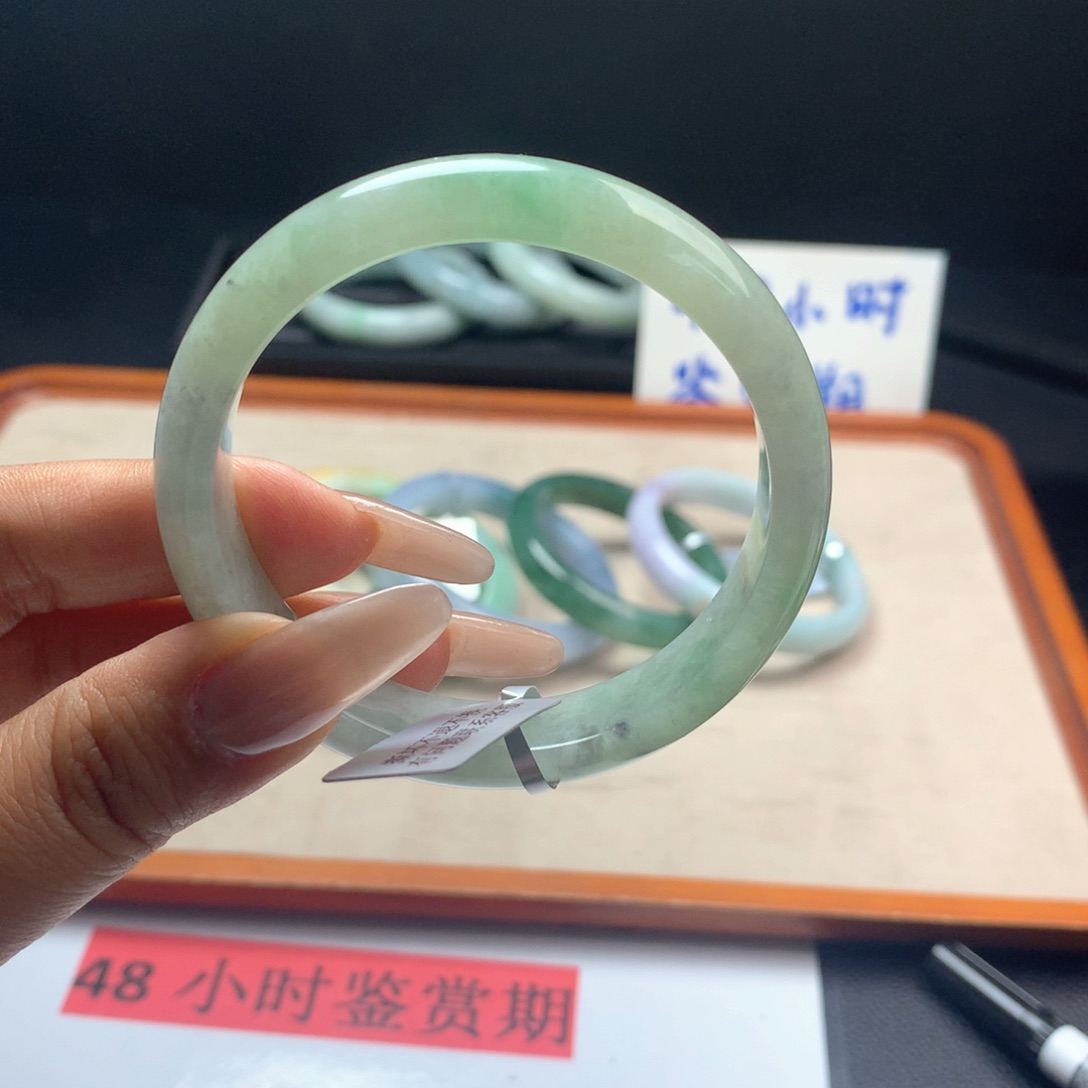 未镶嵌手镯（圆镯）翡翠