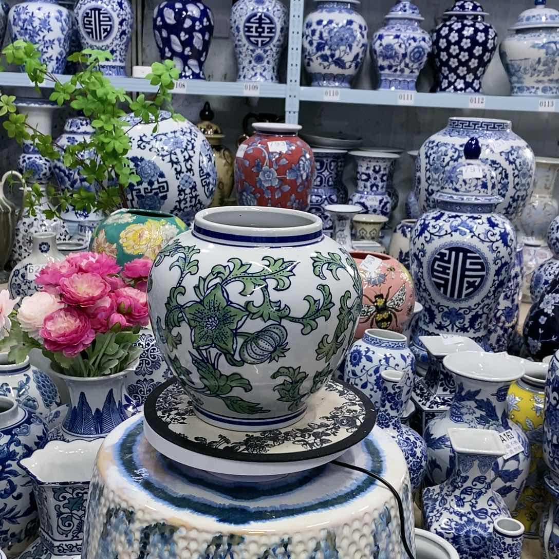 【闪购商品】摆件大肚瓶瓷器………………………………