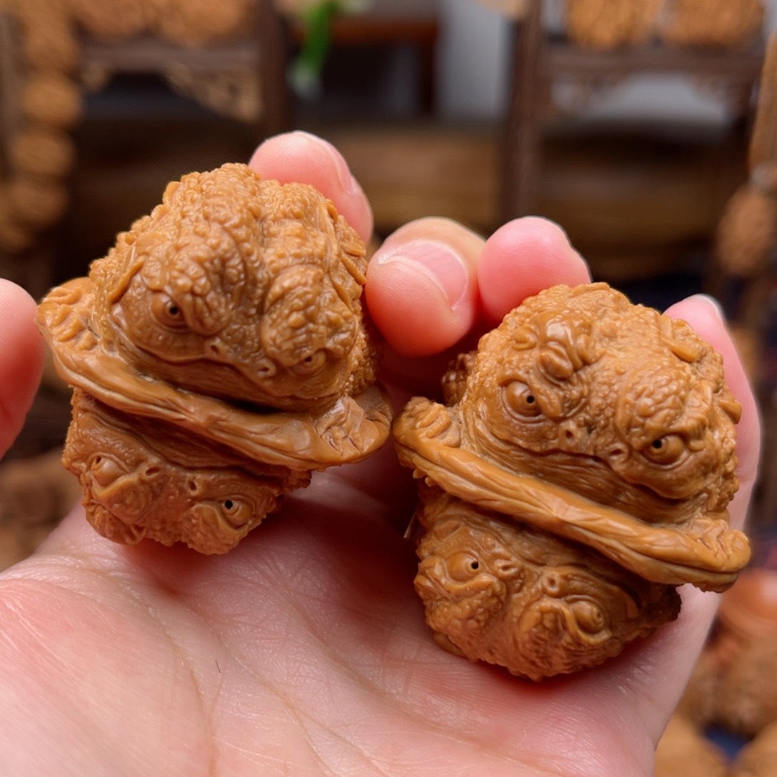 核桃把件大尺寸金蟾