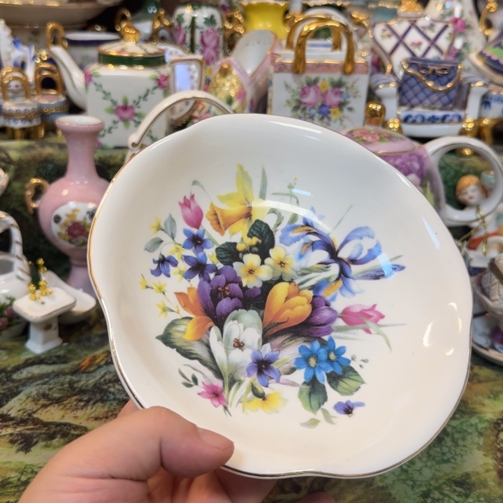 鹿与海陶瓷家居有限公司