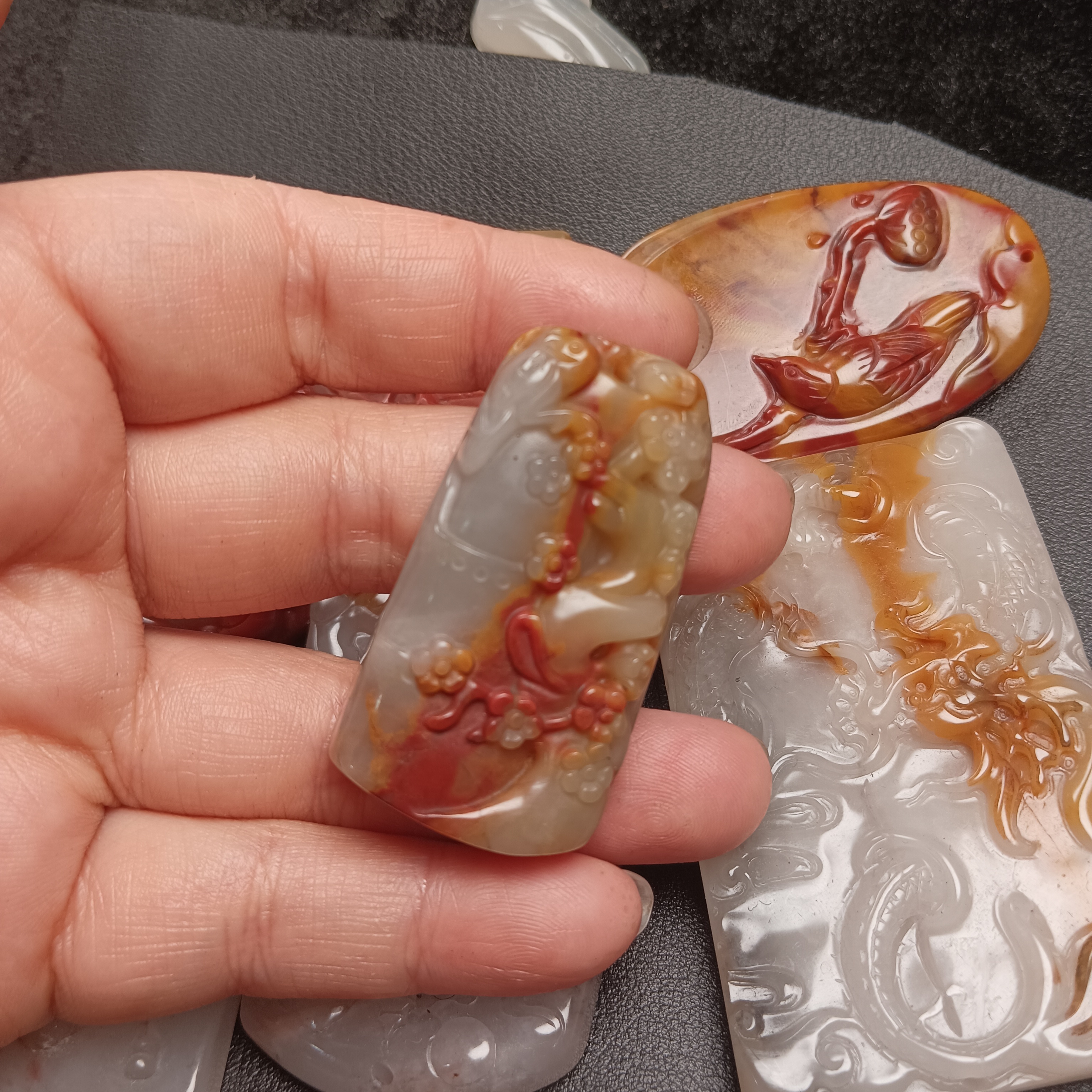 云南黄龙玉三彩玉吊坠花开富贵