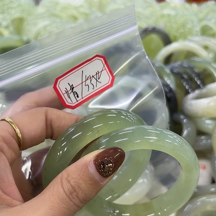 小***情蛇纹石玉未镶嵌岫玉手镯