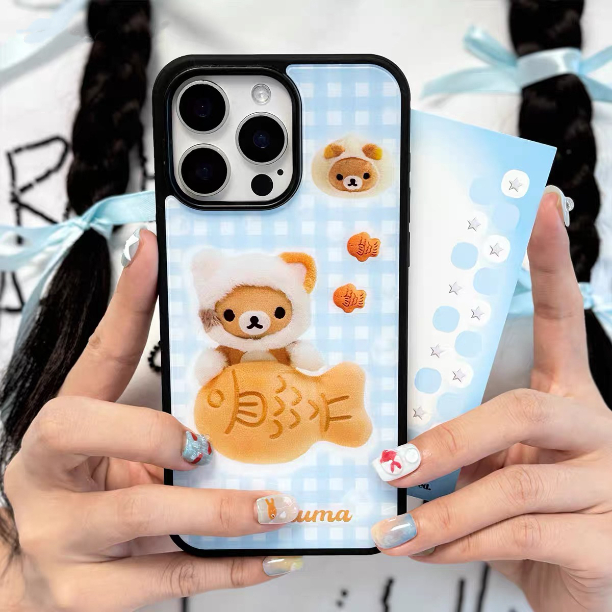 【壳乐专属】可爱轻松熊鱼干适用于苹果16pro女iphone15玻璃手机壳