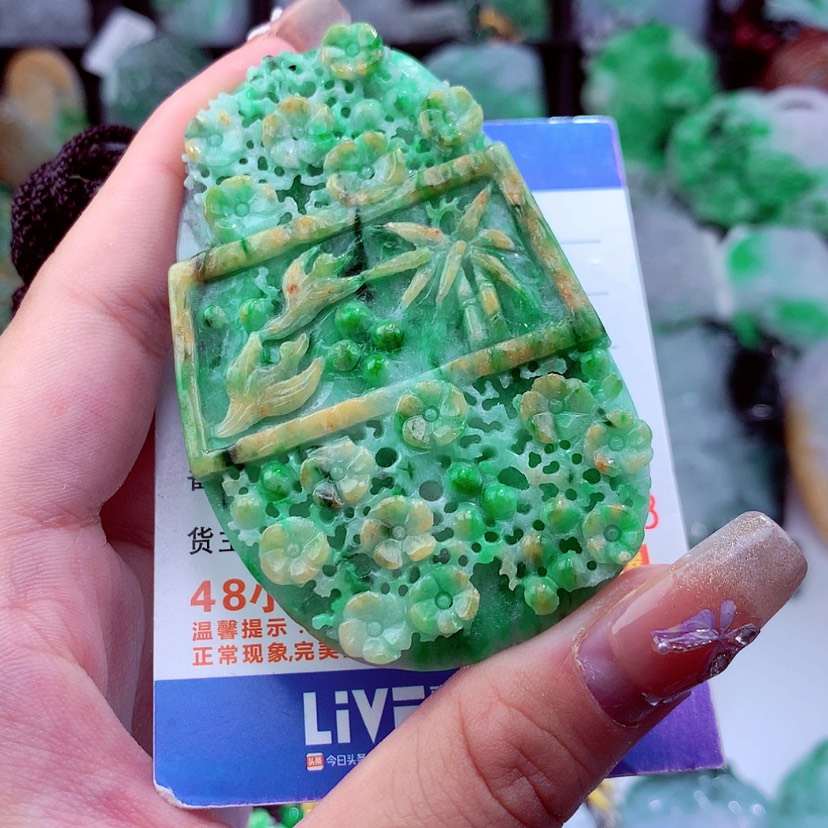 【闪购商品】翡翠颈饰未镶嵌挂件