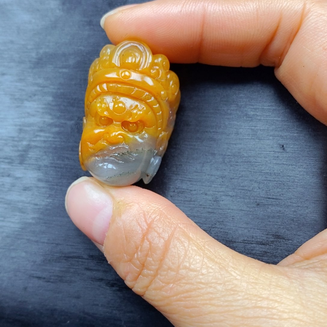 石英质玉（黄龙玉）颈饰未镶嵌
