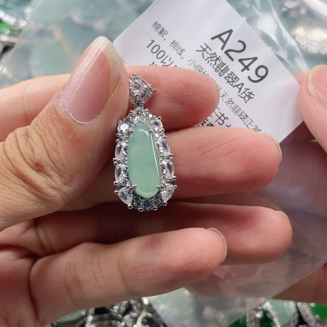 【闪购商品】翡翠未镶嵌吊坠(不含链)