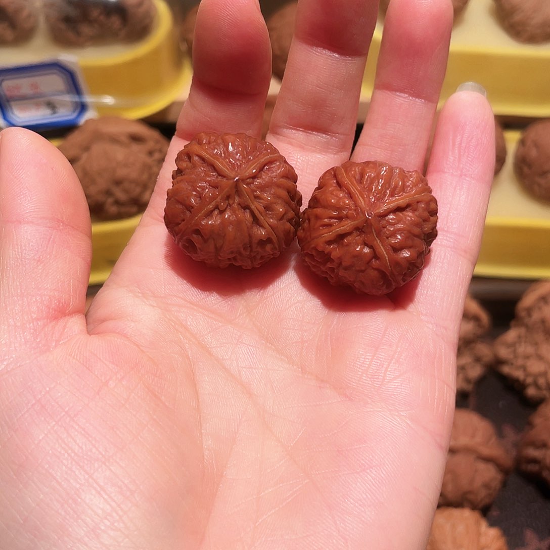 文玩核桃把件四棱