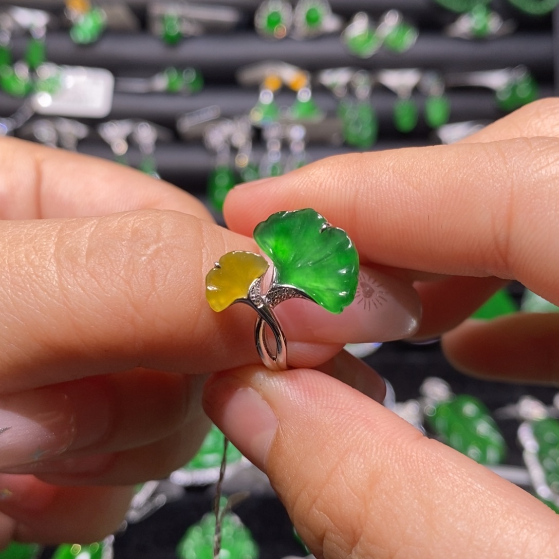 翡翠戒指18K金镶嵌天然翡翠