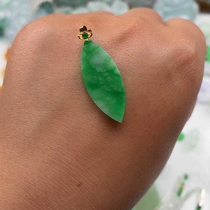 翡翠未镶嵌颈饰纯A